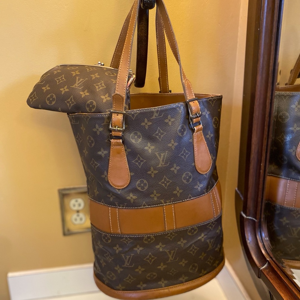 LOUIS VUITTON VINTAGE MONOGRAM BUCKET BAG - Picture 5 of 13